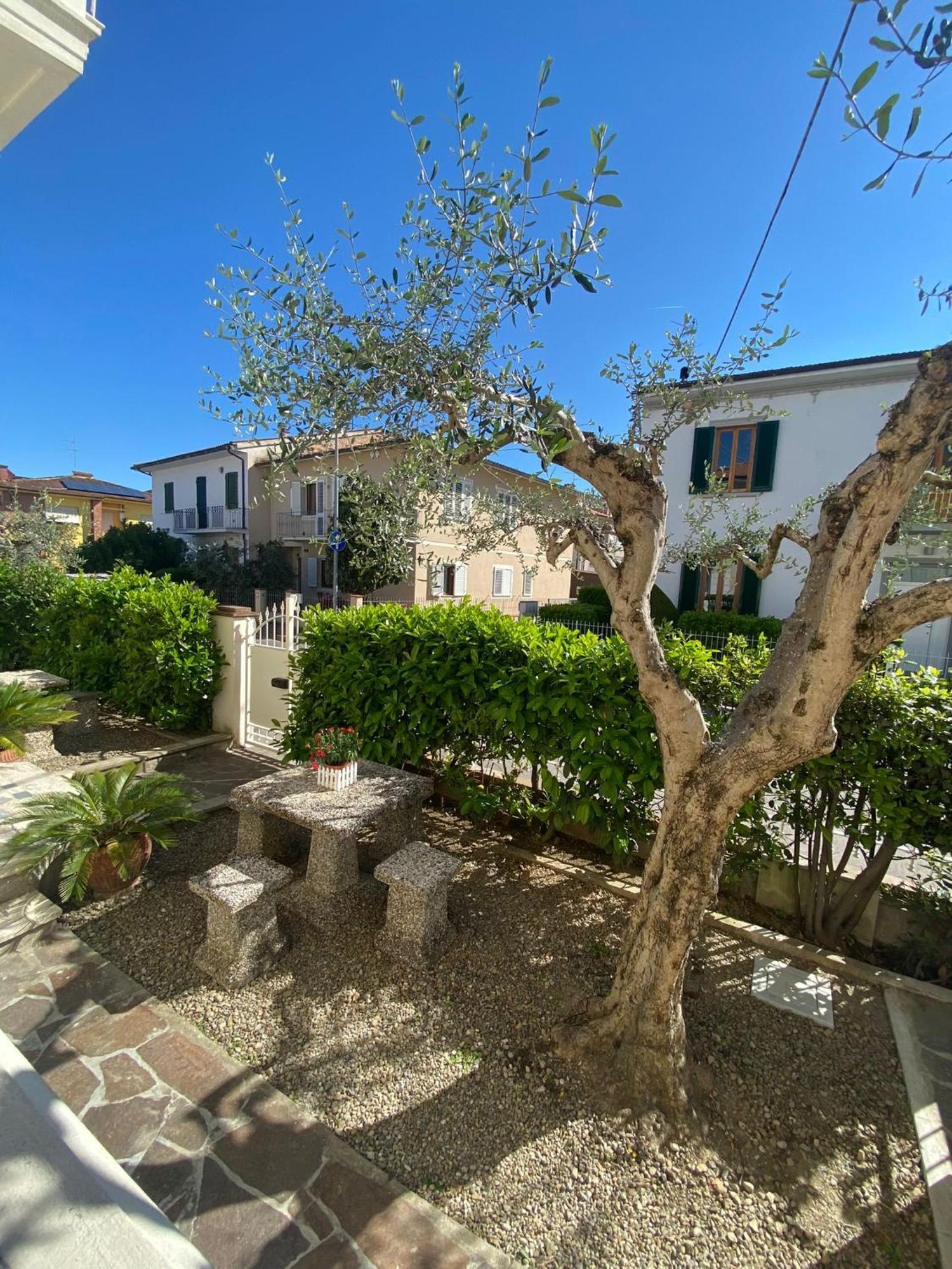 La Dimora Dei Conti Apartment Емполи Екстериор снимка
